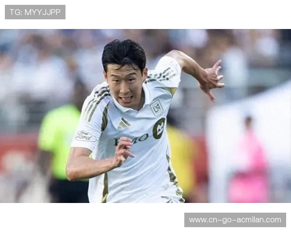 孙兴慜灵巧转身斜传带出威胁：足球场上的艺术与智慧