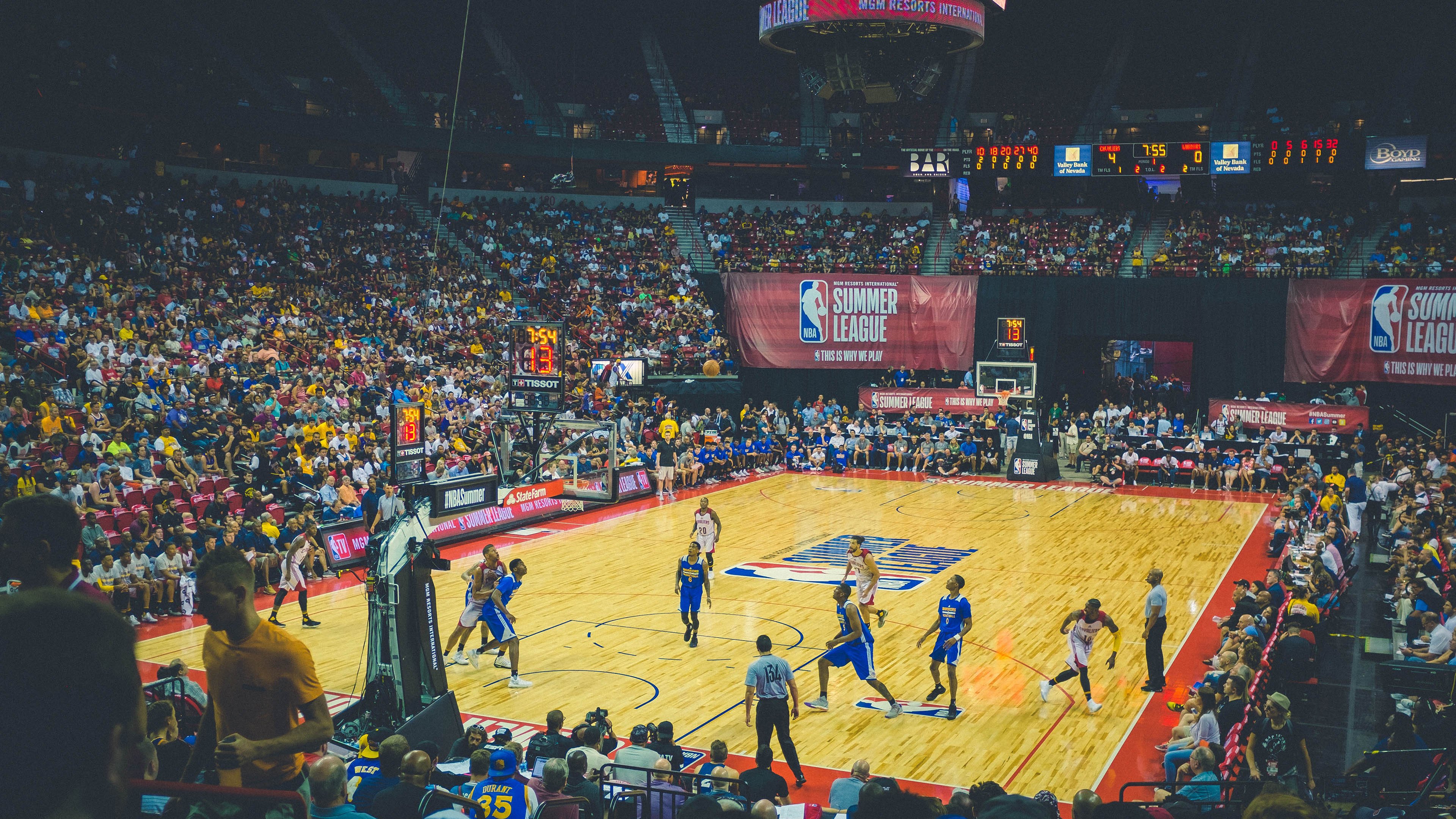 巴尔：他在全黑队中场的稳定发挥让球队的进攻和防守形成完美平衡